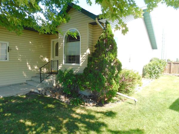 840 Lakeridge PL, West Fargo, ND 58078