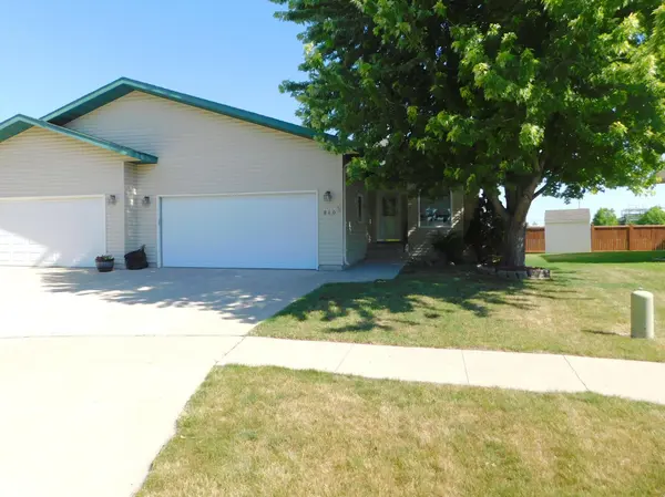 840 Lakeridge PL, West Fargo, ND 58078