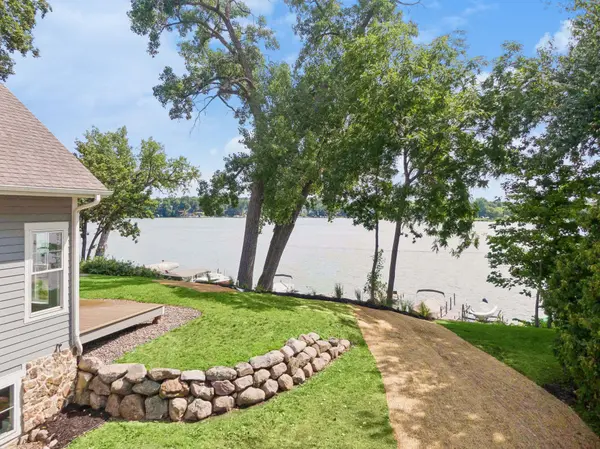1728 Finch LN, Mound, MN 55364