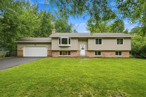 25715 Wild Rose LN, Excelsior, MN 55331