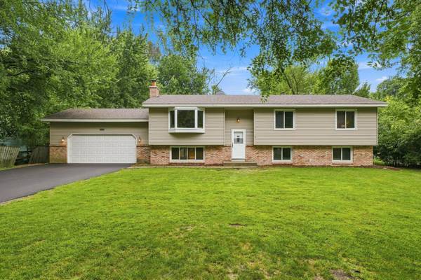 25715 Wild Rose LN, Excelsior, MN 55331