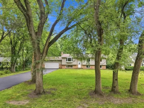 25715 Wild Rose LN, Excelsior, MN 55331