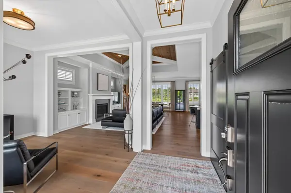 37 Summit Farm LN, White Bear Lake, MN 55110