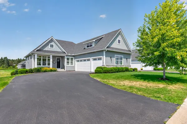 37 Summit Farm LN, White Bear Lake, MN 55110