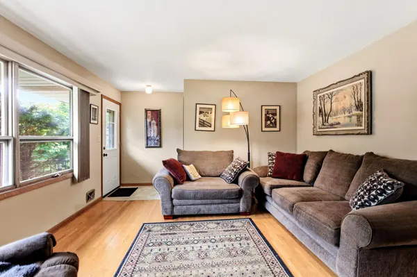 2801 Galtier ST, Roseville, MN 55113