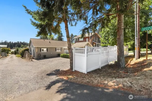 10671 NE West Kingston RD, Kingston, WA 98346