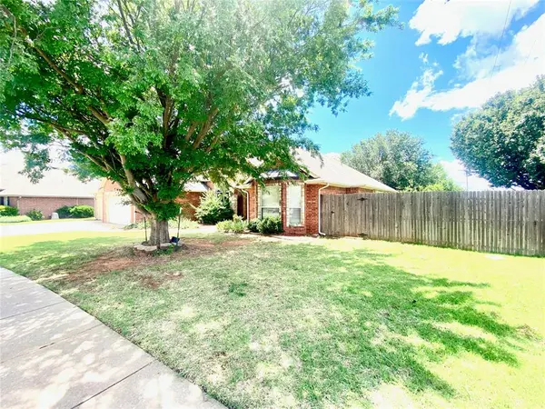 17125 Platinum LN, Edmond, OK 73012