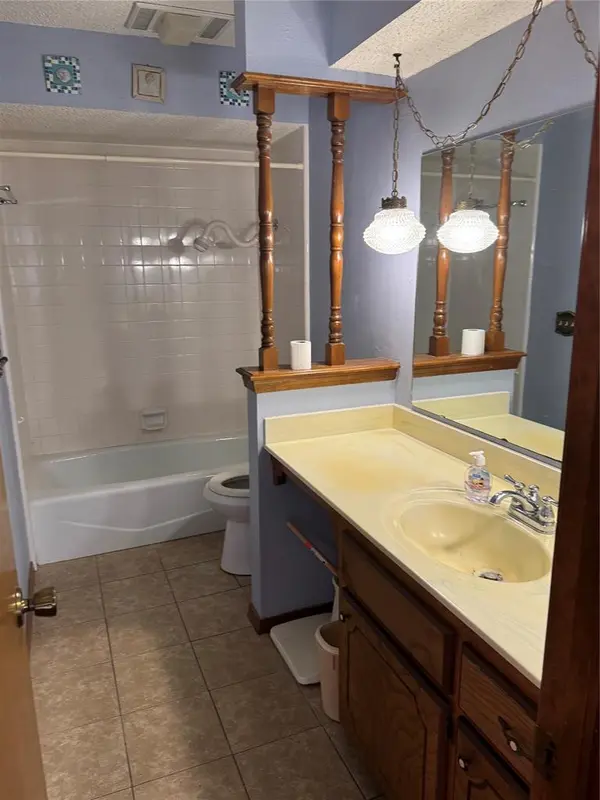 305 SW 8th ST, Minco, OK 73059