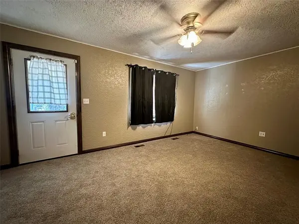 1419 Pine AVE, Clinton, OK 73601