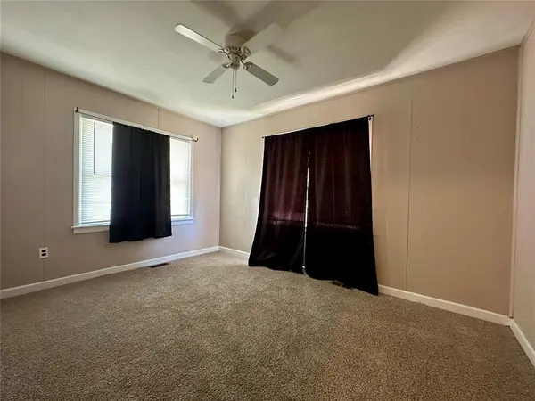 1419 Pine AVE, Clinton, OK 73601