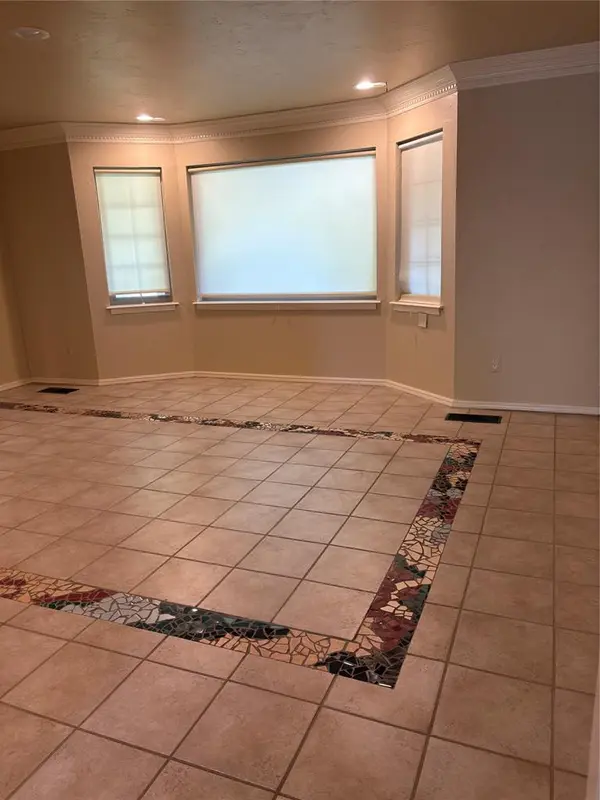 2945 Kerry LN, Oklahoma City, OK 73120
