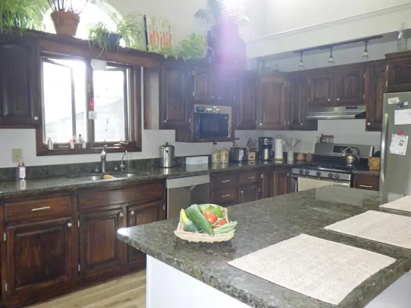 E10240 BEHNKE RD, Clintonville, WI 54929