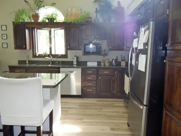 E10240 BEHNKE RD, Clintonville, WI 54929