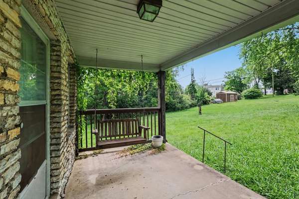 219 8th Ave #S, Lewisburg, TN 37091