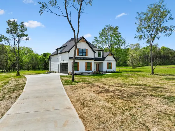 1990 Chicken Rd, Lebanon, TN 37090
