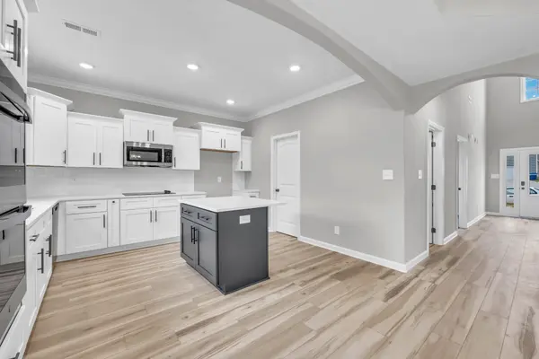 2530 Rafiki Dr, Clarksville, TN 37042