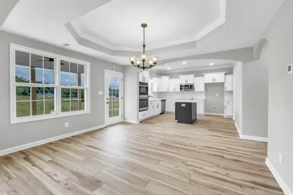2530 Rafiki Dr, Clarksville, TN 37042