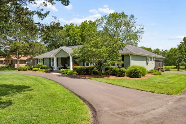 2115 Harding Pl, Murfreesboro, TN 37129