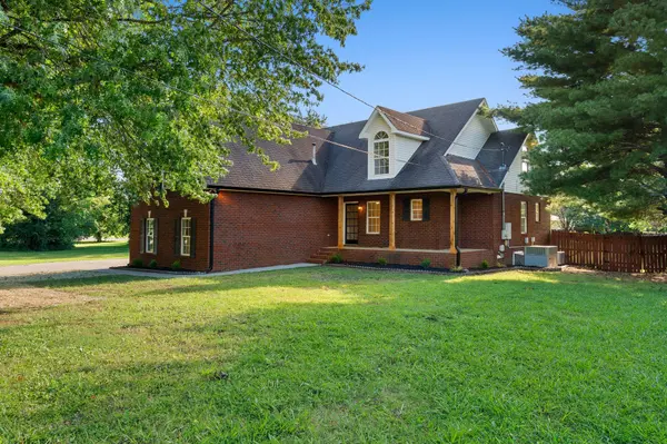 105 Four Season Dr, Murfreesboro, TN 37129
