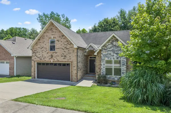 634 Hidden Valley Dr, Clarksville, TN 37040