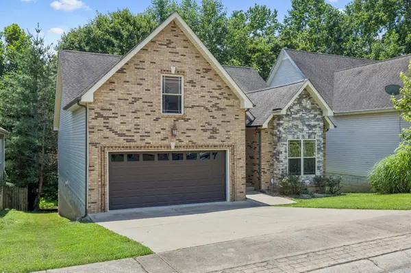 634 Hidden Valley Dr, Clarksville, TN 37040