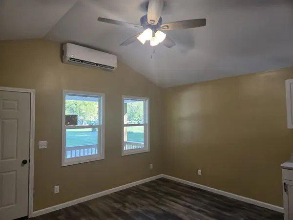 105 Fairground Dr, Waverly, TN 37185