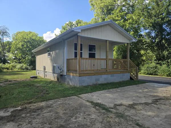 105 Fairground Dr, Waverly, TN 37185