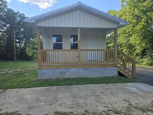 105 Fairground Dr, Waverly, TN 37185