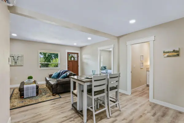 917 E Lacrosse Ave, Spokane, WA 99207