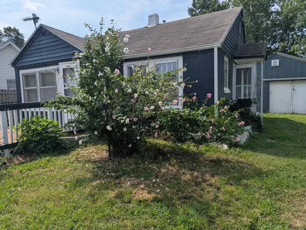 18 W Delta ST, Aurora, MO 65605