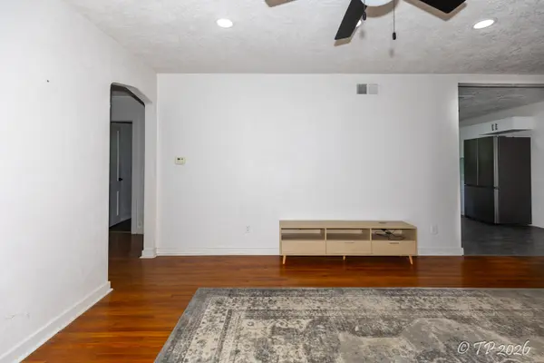 1058 W 3rd ST, West Plains, MO 65775