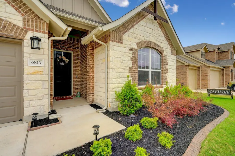 6813 Leonardo DR, Round Rock, TX 78665