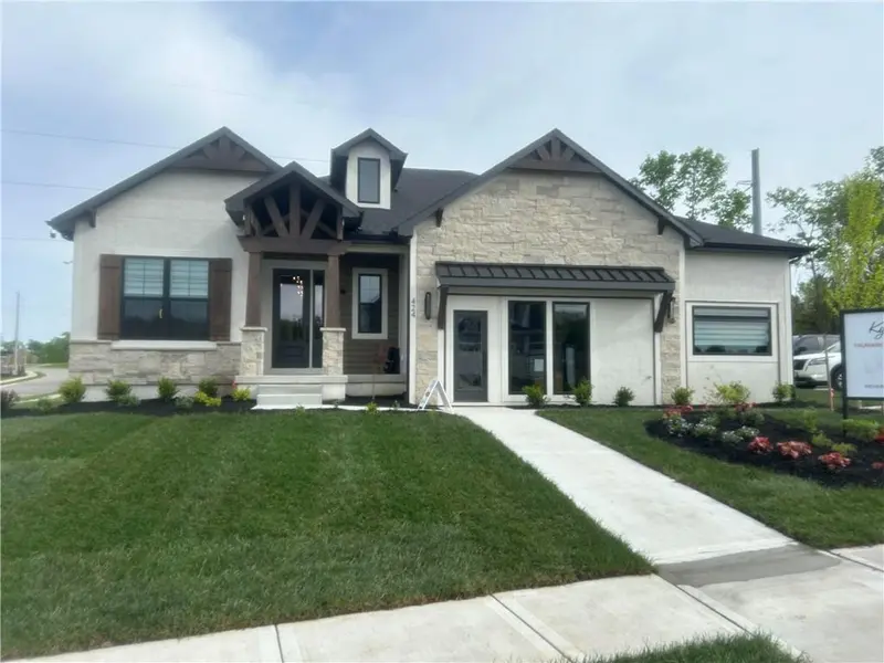 424 SE Maxwell DR, Blue Springs, MO 64014