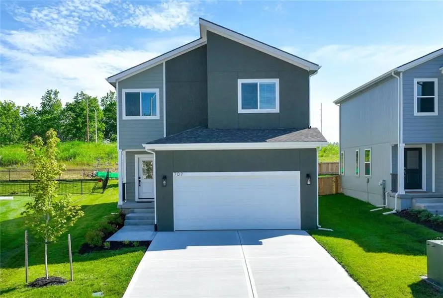 707 Glenn CIR, Raymore, MO 64083