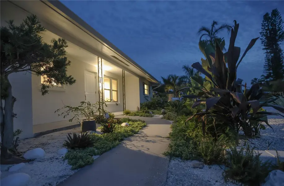 2513 CROTON AVE, Sarasota, FL 34239