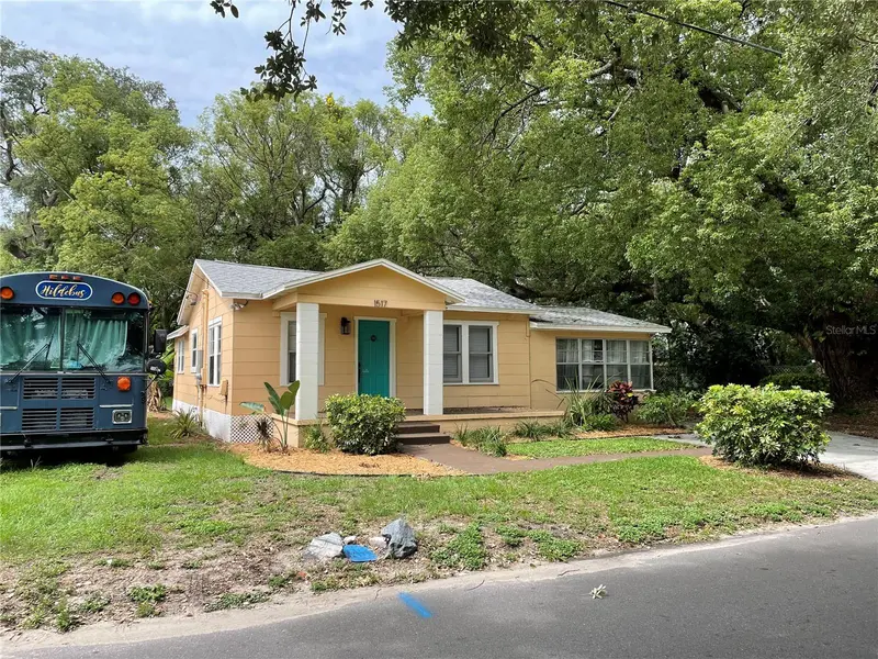 1517 E ELLICOTT ST, Tampa, FL 33610