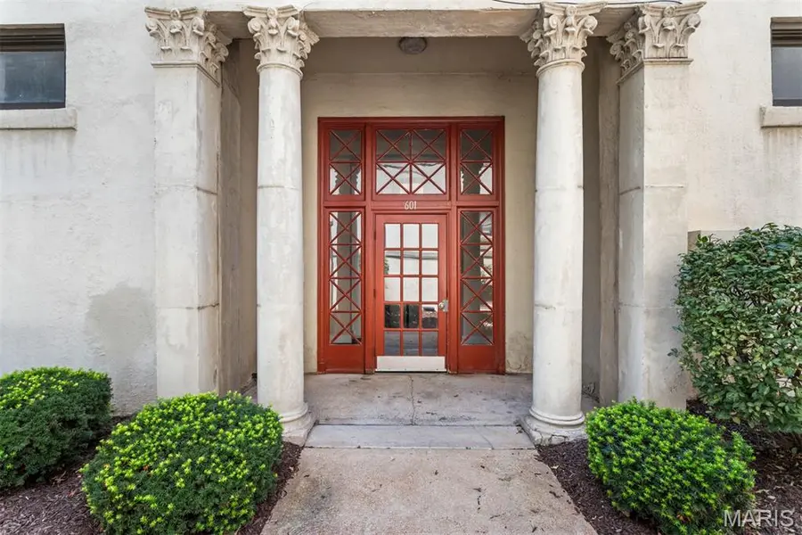 601 Westgate #C, University City, MO 63130