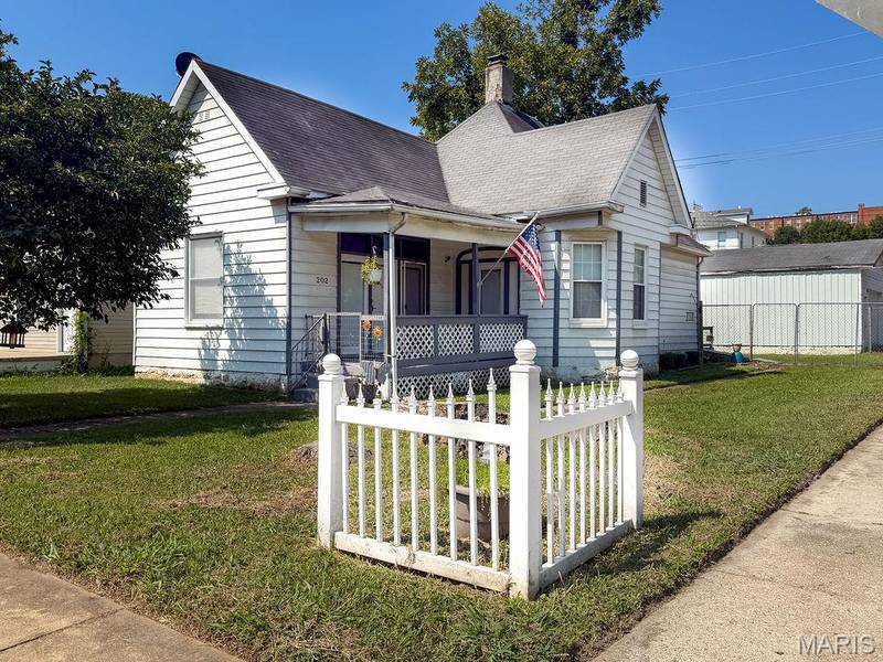 202 E 2nd ST, De Soto, MO 63020