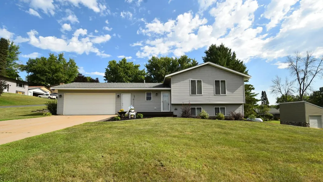 374 Cherry ST W, Mazeppa, MN 55956