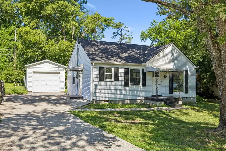 927 Goodbar Dr, Nashville, TN 37217