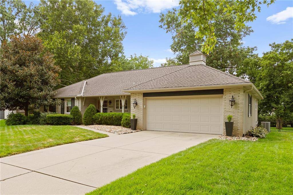 8024 Cherokee LN, Leawood, KS 66206
