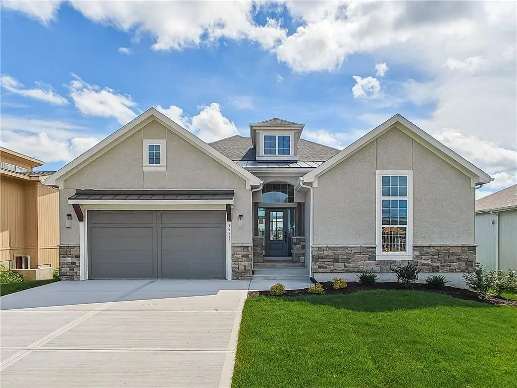 16979 S Cheshire ST, Olathe, KS 66062