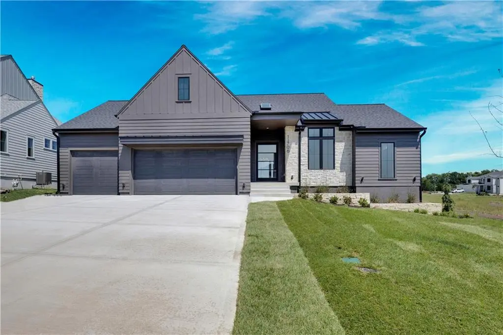 11706 W 181st TER, Overland Park, KS 66013