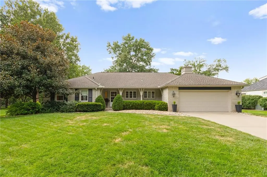 8024 Cherokee LN, Leawood, KS 66206