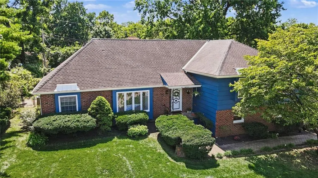 607 Montcrew ST, Kansas City, MO 64114
