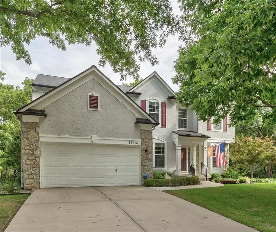15712 W 158th TER, Olathe, KS 66062