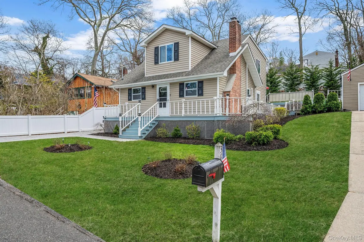 38 Hawthorne RD, Rocky Point, NY 11778