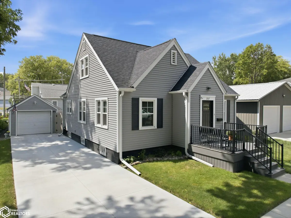 207 N 7th ST, Clear Lake, IA 50428