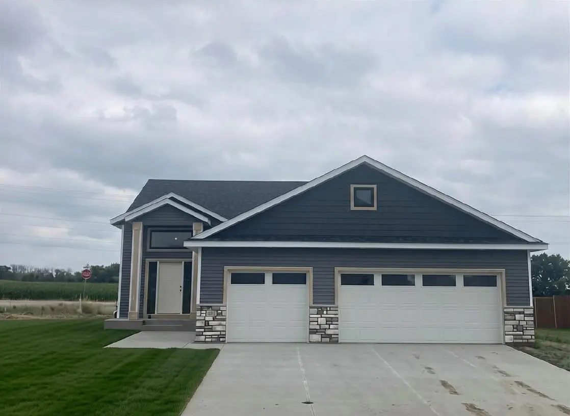298 Eagle LN, Zumbrota, MN 55992