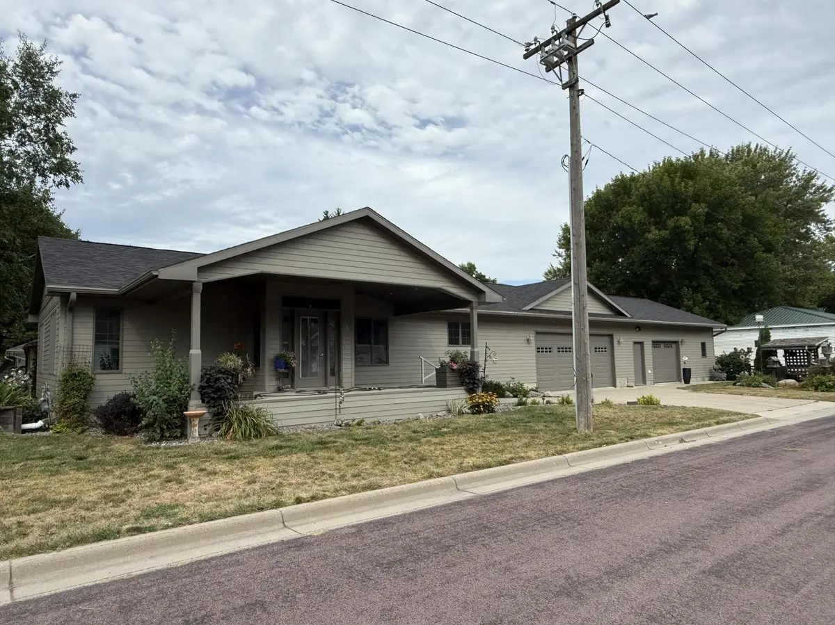 401 Pleasant ST, Lakefield, MN 56150